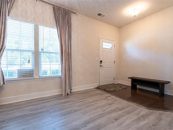 4th image of 539 Schaefer Ave