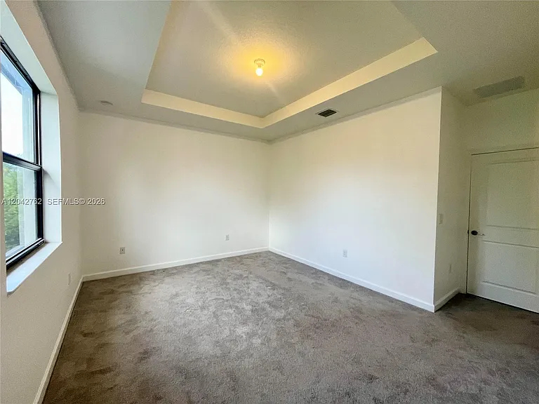 307 NE 208th Ter — Photo 4