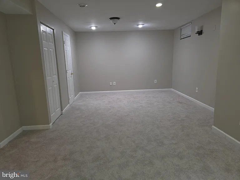 218 Eisenhower Ct — Photo 17