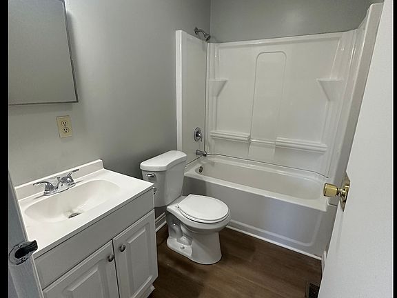 4th image of 72-78 W Xenia St #72