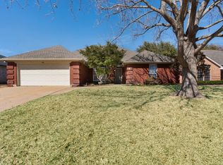 129 Sunny Meadows Dr, Burleson, TX 76028