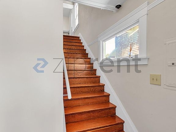 4th image of 5737 Claremont Ave