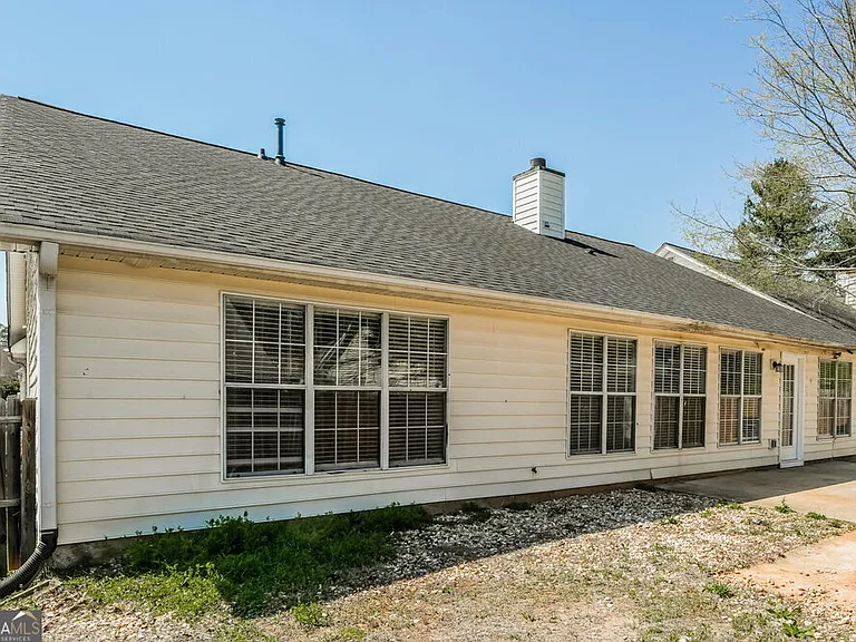 920 Glen Oaks Ln — Photo 16