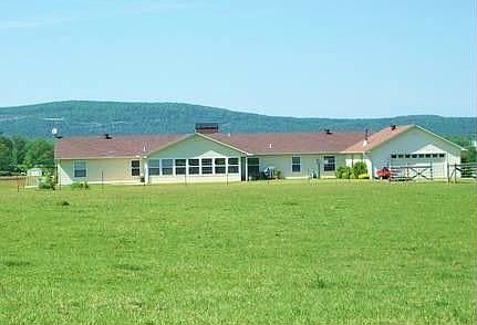 2nd image of 301 Mountain View St