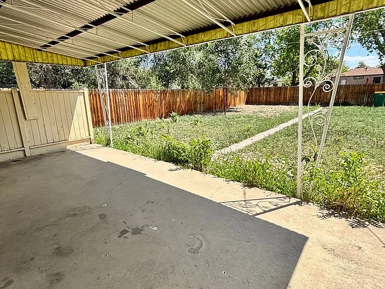 1934 Kenton St — Photo 13