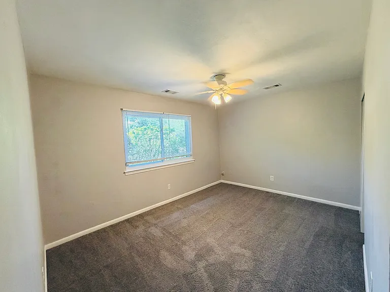 3517 Plum Cres — Photo 15