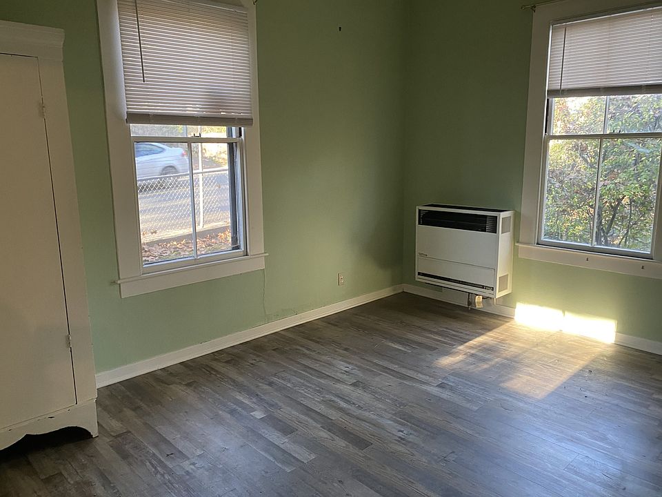 1st image of 121 Lyons St #1