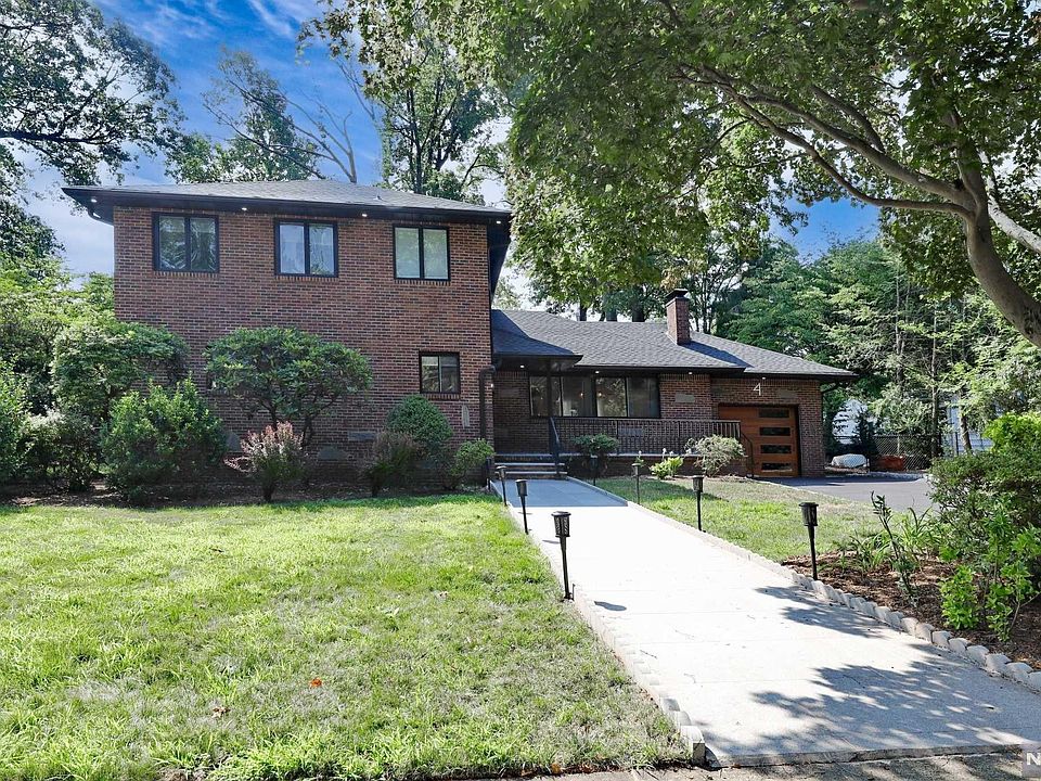 1st image of 4 Fernwood Dr