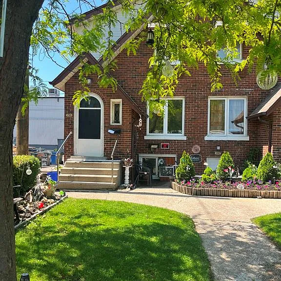 1285 Parent Ave — Photo 1
