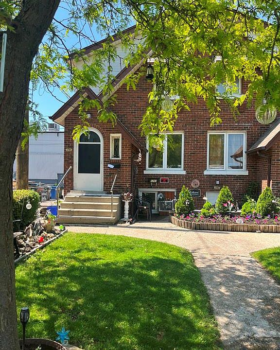1st image of 1285 Parent Ave