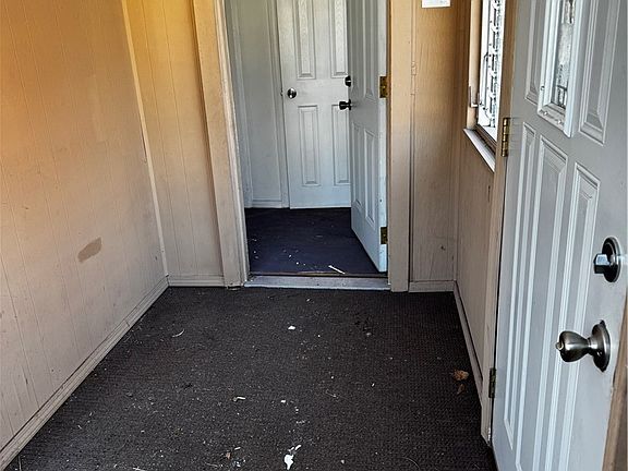 5th image of 553 S Boyd St