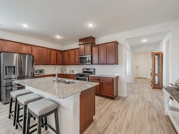 1446 White Water Way, Aubrey, TX 76227