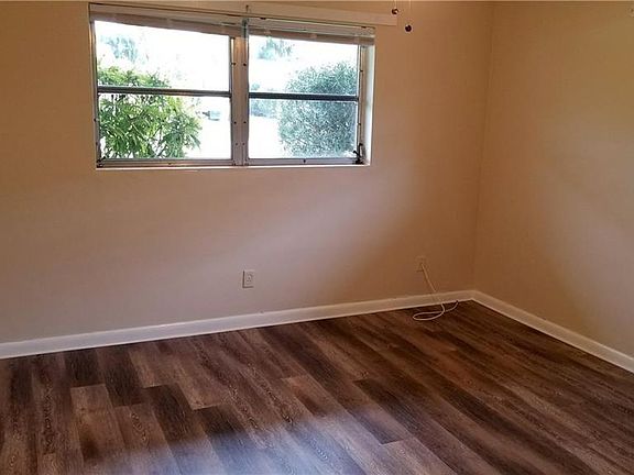 4th image of 1435 32nd Ave