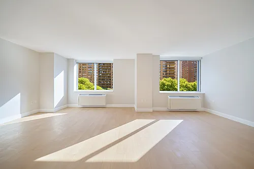 160 Riverside Blvd Photo 1