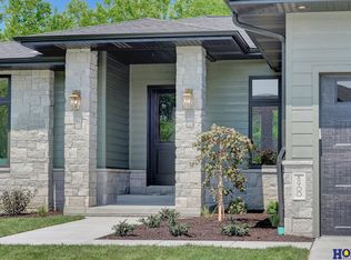8900 Sandalwood Dr, Lincoln, NE 68520