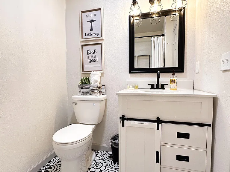 Hallway Bathroom with Tub