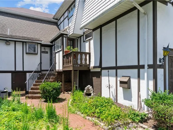 129 Academy Ave, Providence, RI 02908