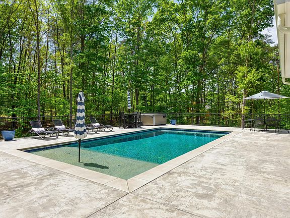 4th image of 756 Long Branch Rd