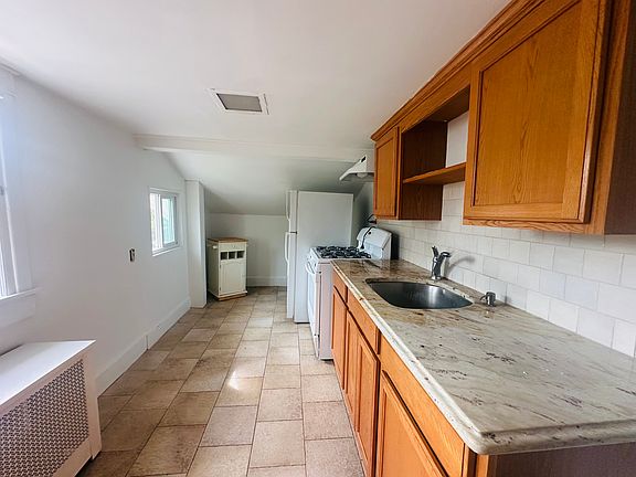 3rd image of 12 Cliff St Floor 2