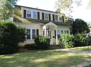 11 Hillcrest Ln, Rye, NY 10580