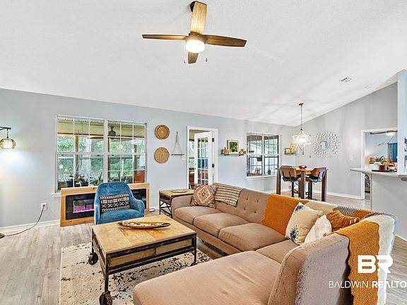 5th image of 329 Monteith Oaks Dr