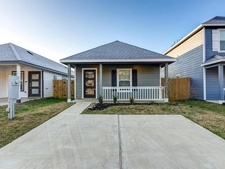 16428 Jasmine Marie Pl — Photo 1