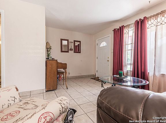 4th image of 415 E Palfrey St