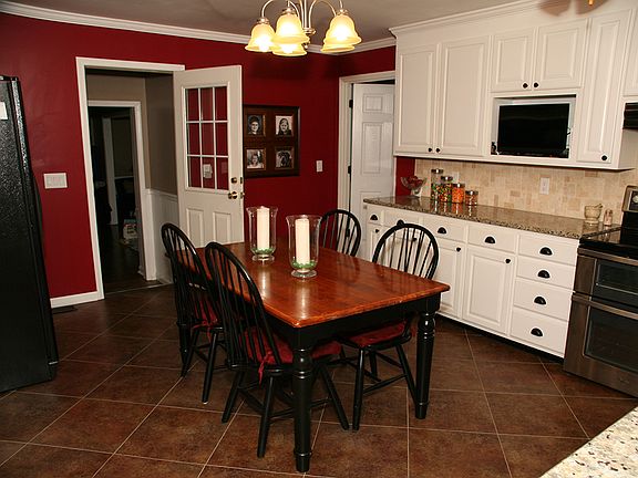 5th image of 410 Bluebell Ave