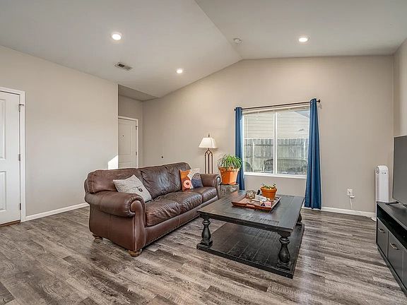4th image of 1344-1346 N Azena St #1344