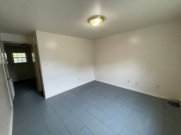 2nd image of 213 E Maine Ave #Cda6cbe4c