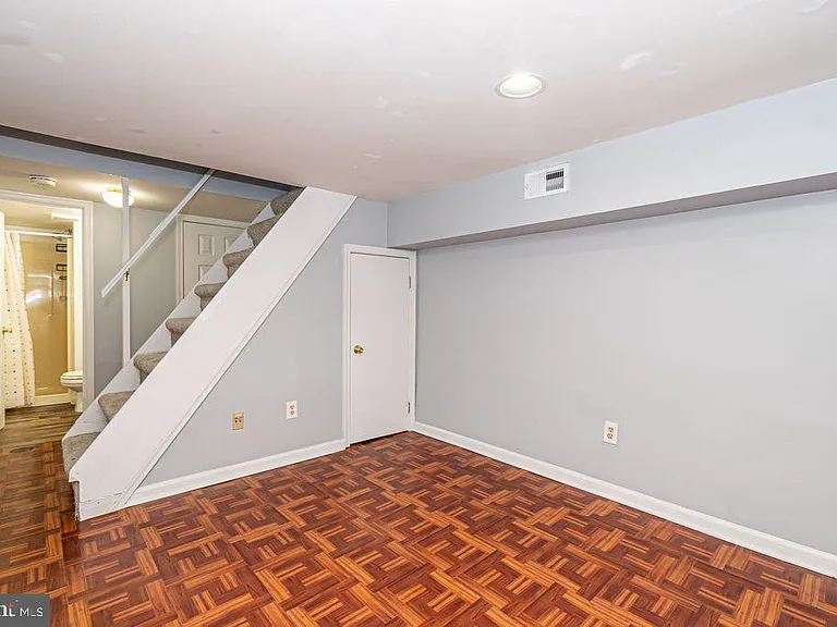 601 Harvey St — Photo 8
