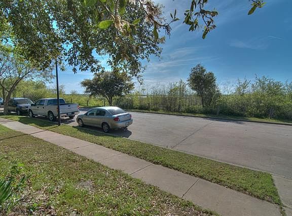 2nd image of 5068 Lakeshore Blvd