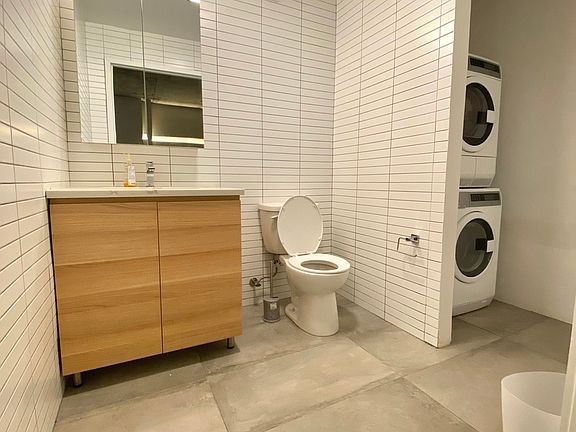 4th image of 640 W 238th St #1