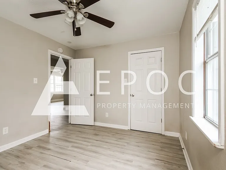 1565 N Elgin Ave — Photo 10