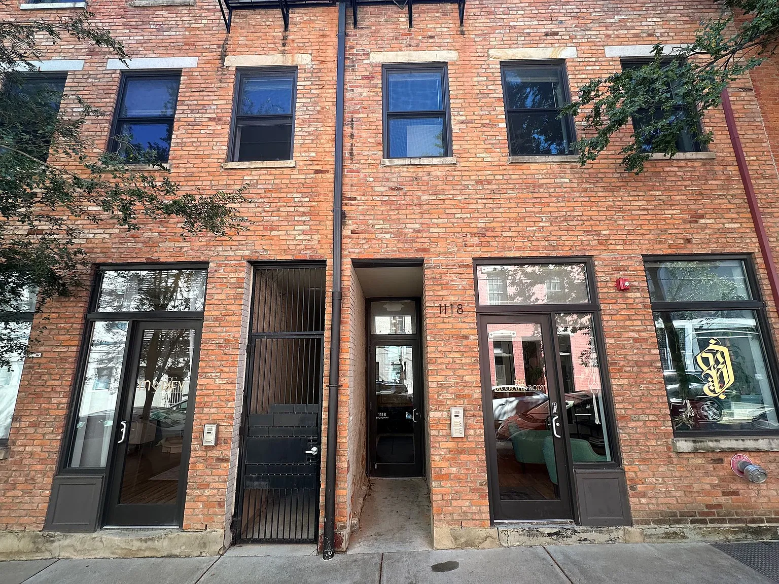 1118 Broadway — Photo 2