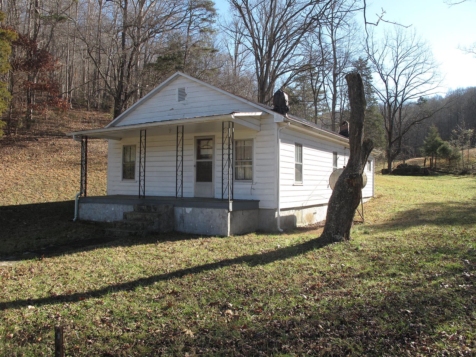 308 White Ln La Follette Tn 37766 Zillow