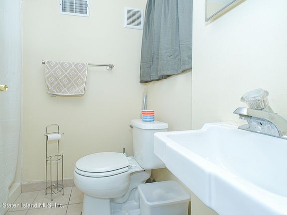 5th image of 128 Emily Ln