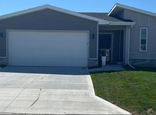 4674 172nd St, Urbandale, IA 50323