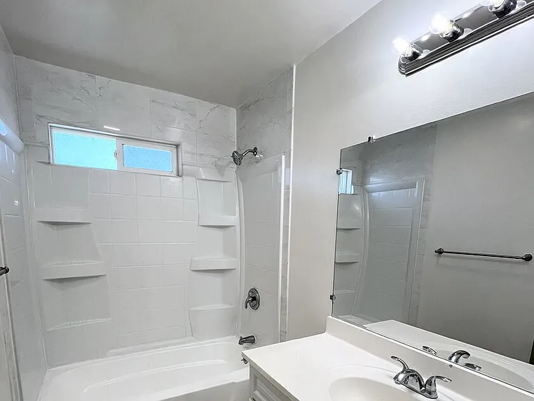 14202 Delano St #6 — Photo 9