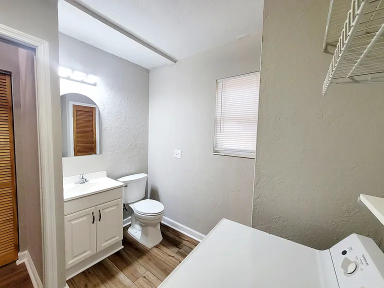 3116 W University Ave — Photo 51
