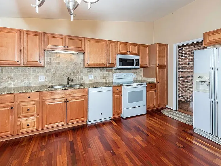 1358 Arroyo Dr — Photo 4