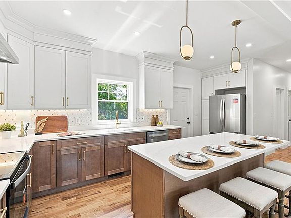 2nd image of 515 Gaskill St