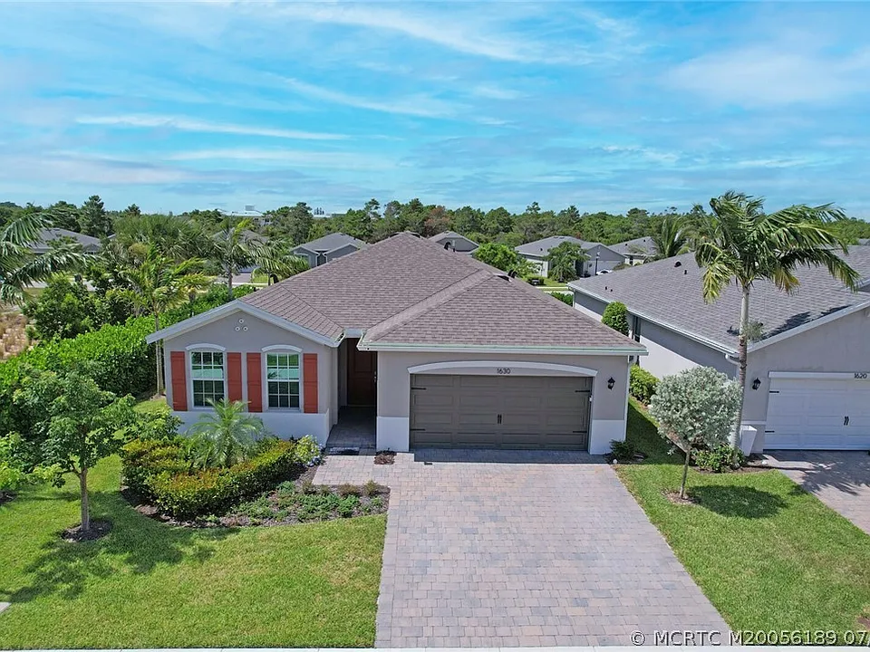 1630 NE Skyhigh Ter
