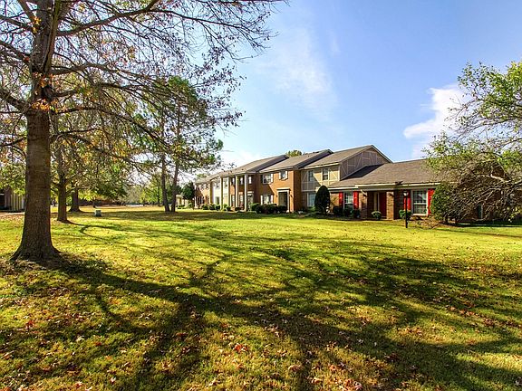 3rd image of 614 Plantation Ct