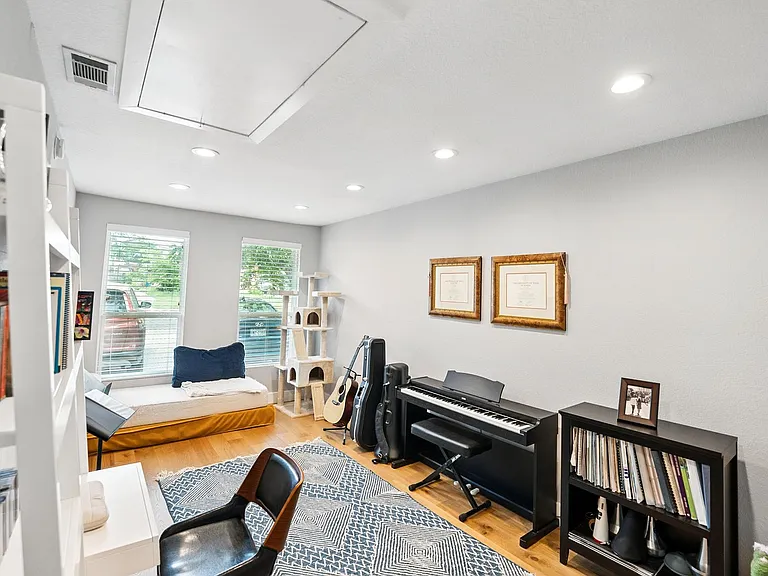 6501 Hickman Ave — Photo 17