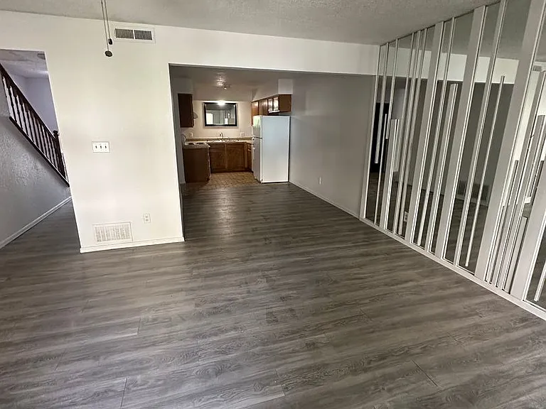 1300 N Rockwell Ave — Photo 2