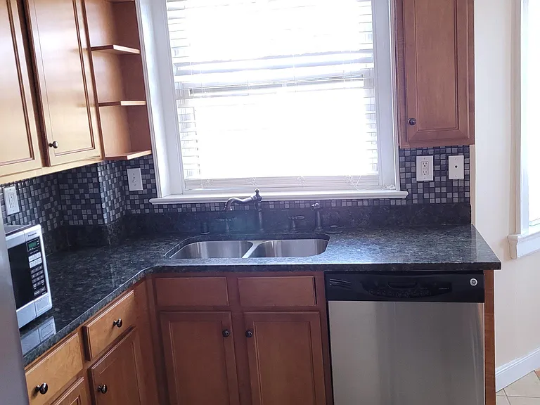 2000 Spring Dr — Photo 11