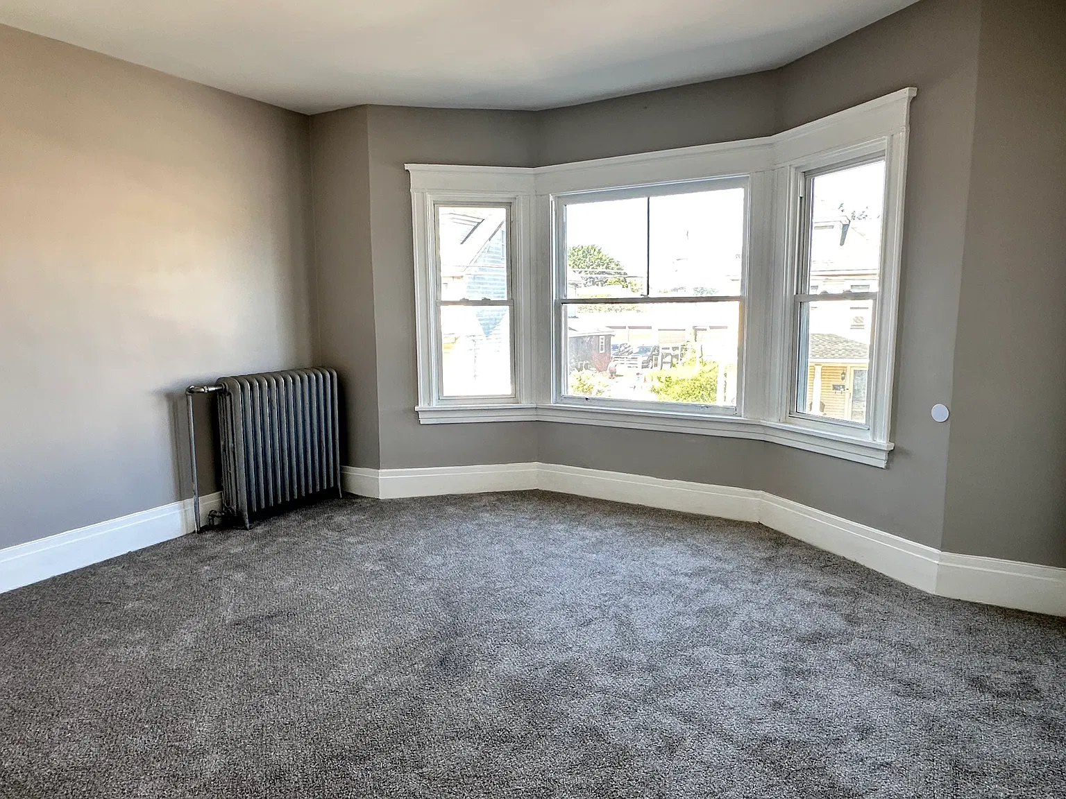 3 bed, 1200 sqft, $2,000 — Photo 3