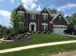 502 Emerald Dr, Coraopolis, PA 15108