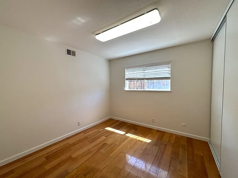 43090 Scofield Ct — Photo 11